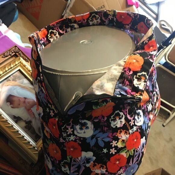 Cover Stitched High Waisted Shorts Black w/Floral Print Small EUC - Picture 7 of 7